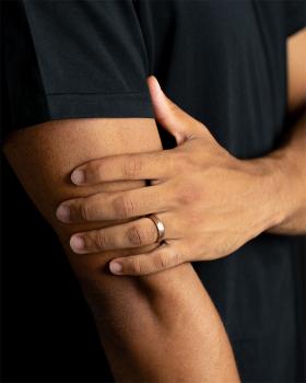 Preview: 5mm Titan-Ring mit facettiertem Bronze-Finish - Pulso Bronze